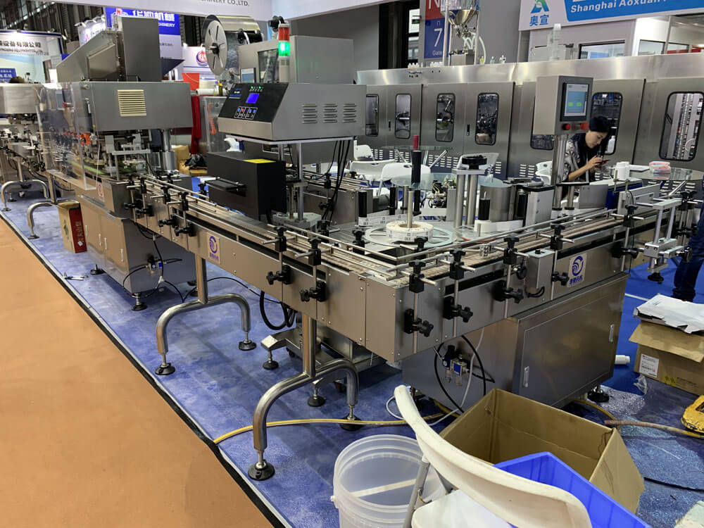 Garis pengisian dan penutup botol