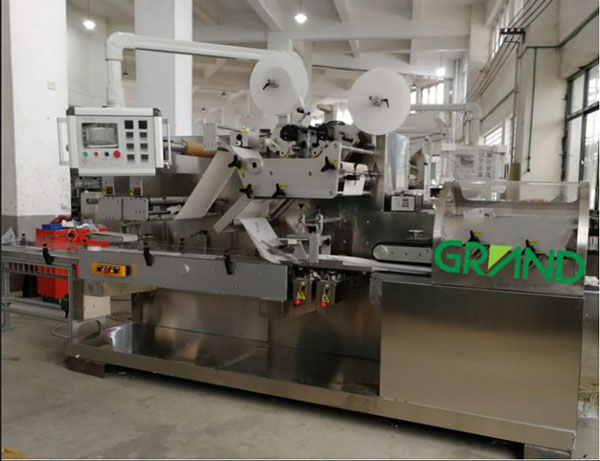 mesin lipat dan pengemasan tisu basah