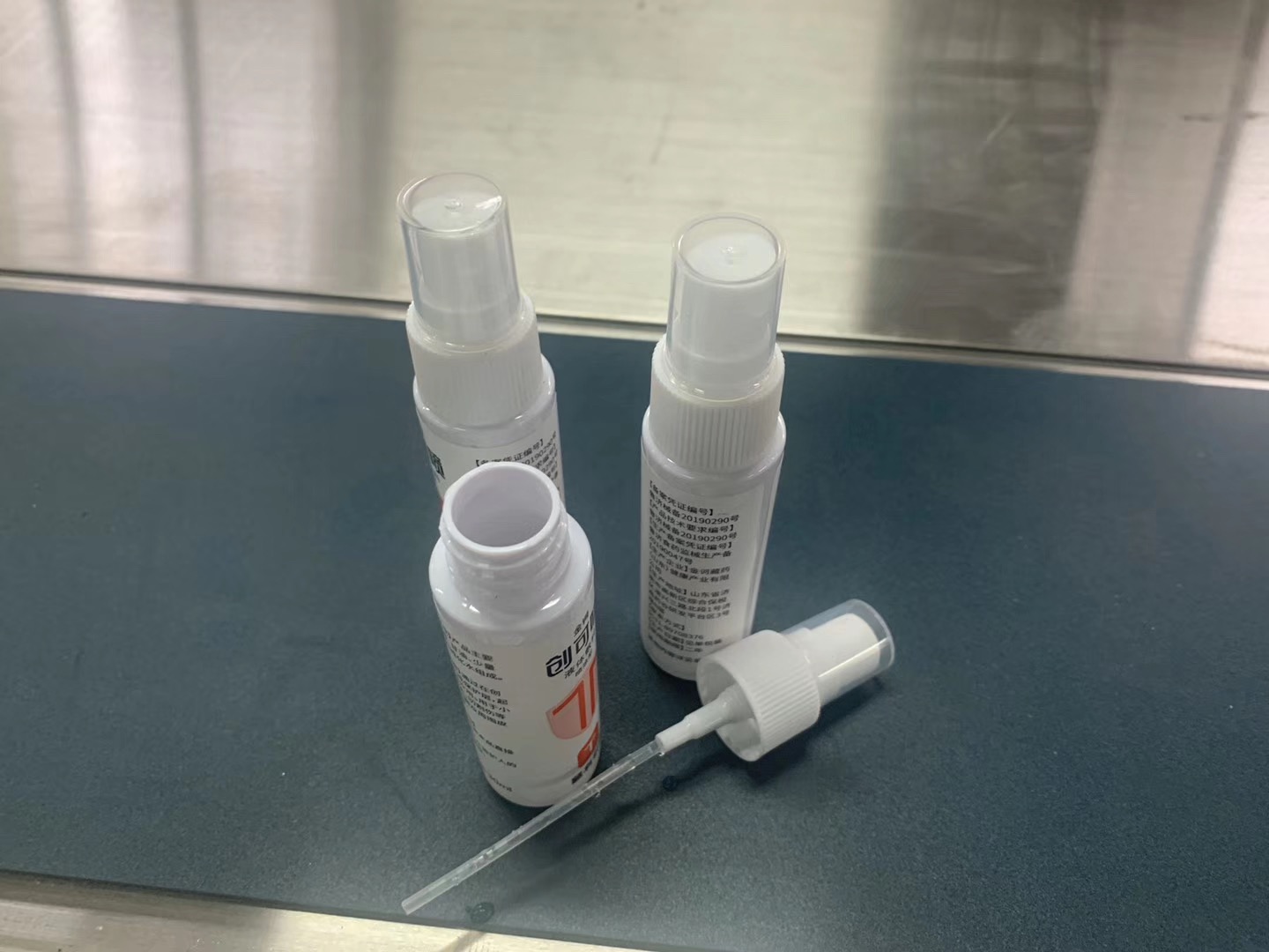 Sampel Pengisian Botol Disinfektan Alkohol dan Mesin Capping