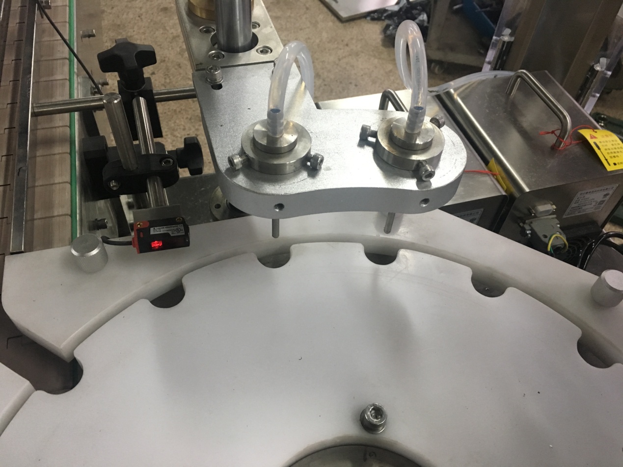 Alkohol Disinfektan Pengisian Botol dan Capping Machine03