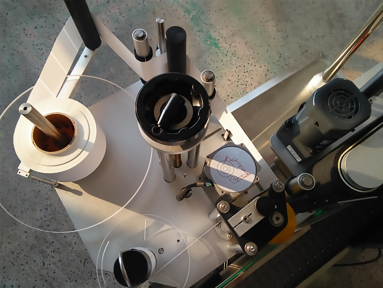 Alkohol Disinfektan Pengisian Botol dan Capping Machine10